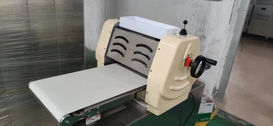 Εξοπλισμός μαγειρέματος πίεσης ζύμης 75kg 370mm με χωρητικότητα κυλίνδρου 2,5kg